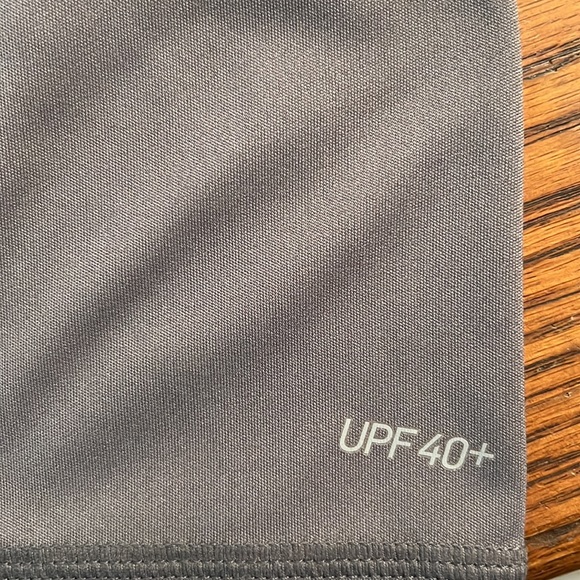 Nike Dri Fit UPF 40+ Swim Top Boys Large. - Picture 6 of 7
